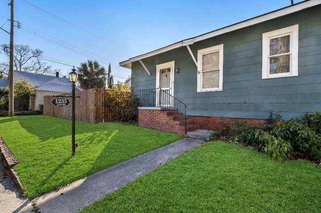 Photo - 1235 E 50th St