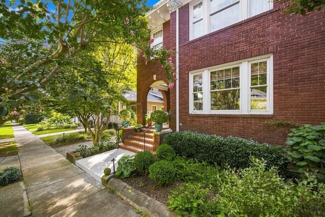 1621 Lyndhurst Ave