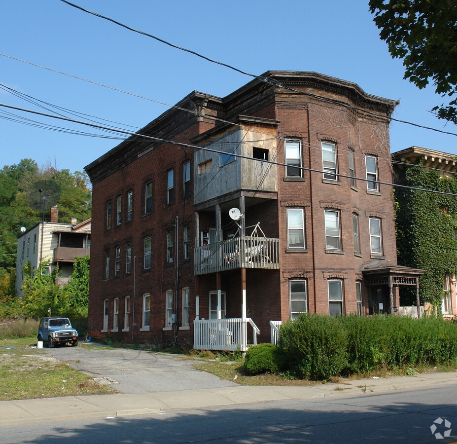 Photo - 218 E Main St Apartments
