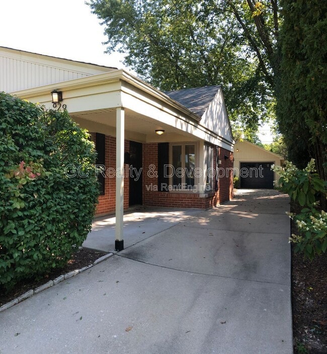 Photo - 829 S Monroe St