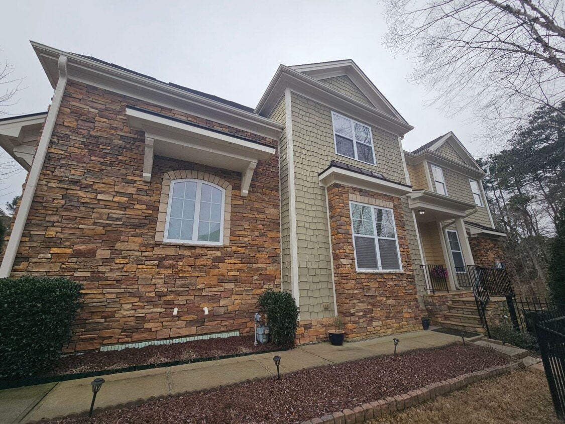 New Listing in Apex! - New Listing in Apex!