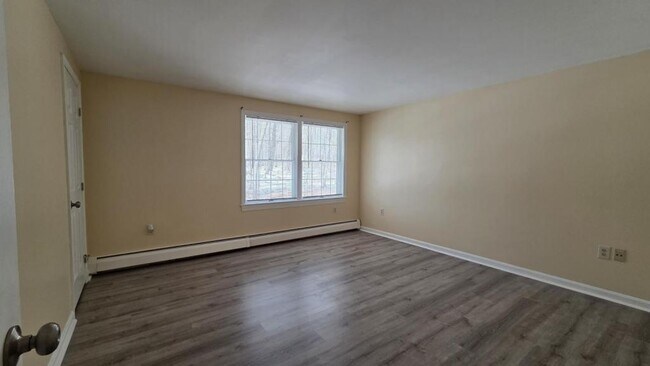 Photo - 27 N Main St