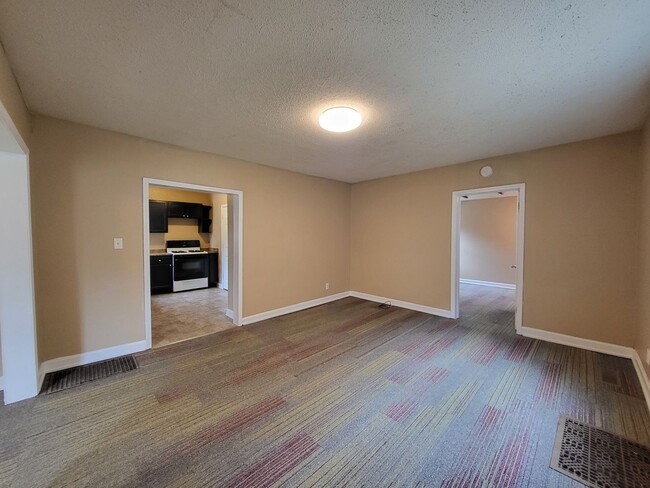 Photo - 4 Bedroom, 2 bathroom home!