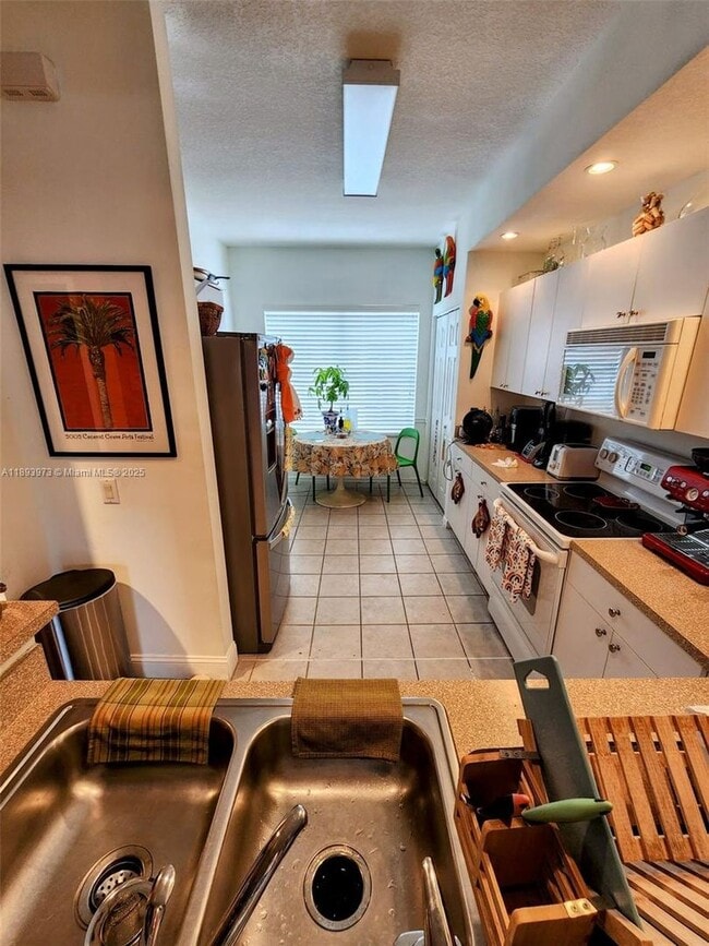 Photo - 730 NE 90th St