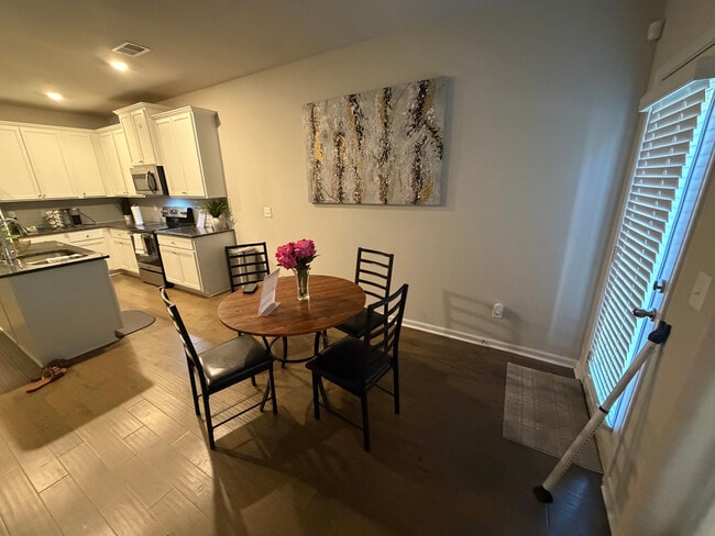 Photo - Room in Townhome on Lakeview Crk
