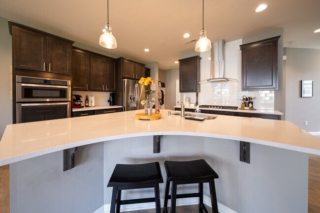 Photo - 725 Wildflower Ln