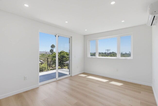 Photo - Breathtaking Bay Views & Large Private Deck - Walking Distance To Mission Bay