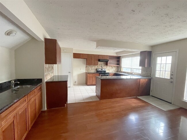 Photo - 1907 Liberty Point Ln