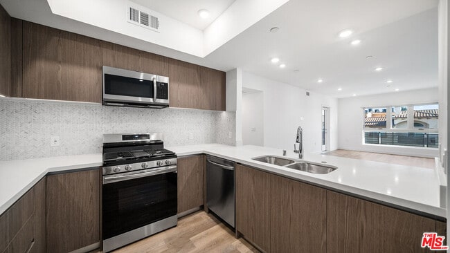 5153 W Maplewood Ave Unidad 107
