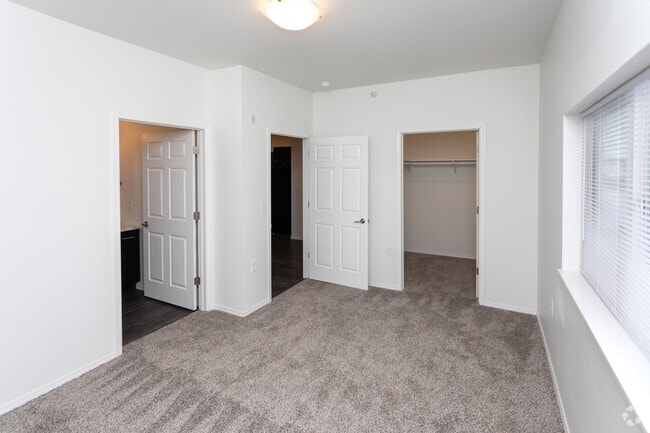3BR, 2BA - 1,265SF