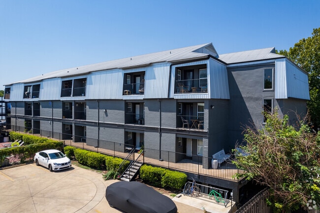 Photo - 2020 Congress Ave S