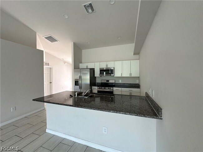 Photo - 606 SE 8th St