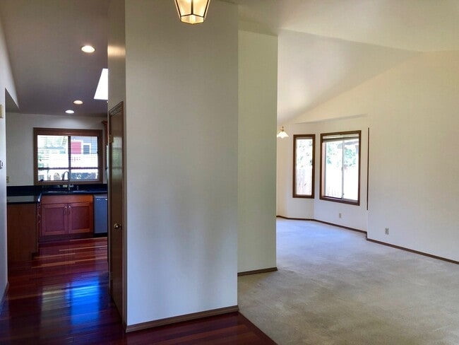 Photo - Quaint home in the heart of Kenmore
