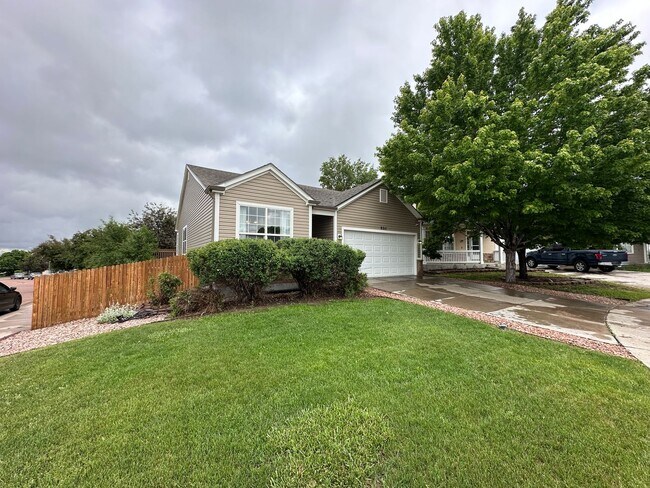 Photo - 3 Bed Ranch Style Home with Awesome Fully ...
