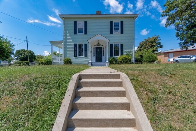 Photo - GORGEOUS COLONIAL HOME FOR RENT IN NEWPORT NEWS!!!