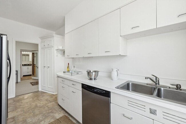 Photo - 631 O'Farrell St