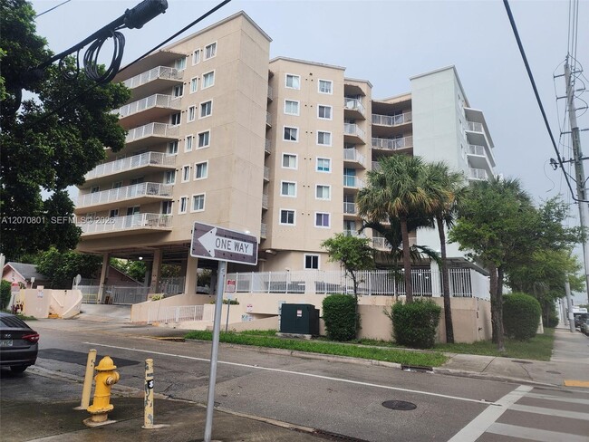 Building Photo - 102 SW 6th Ave Unit 610