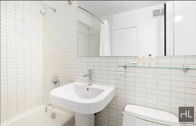 Photo - East 39th Street Unidad 24A