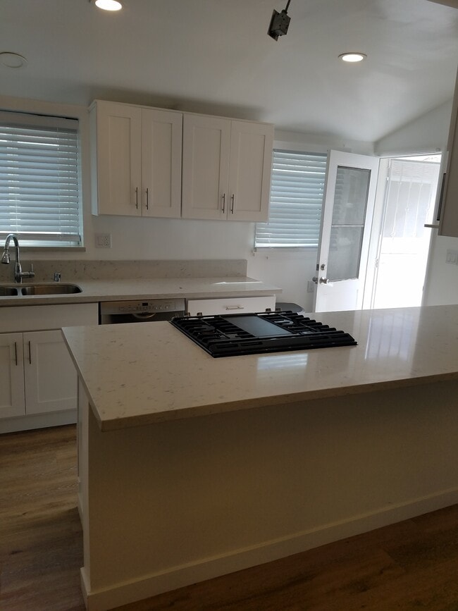 Photo - 8339 Kenyon Ave