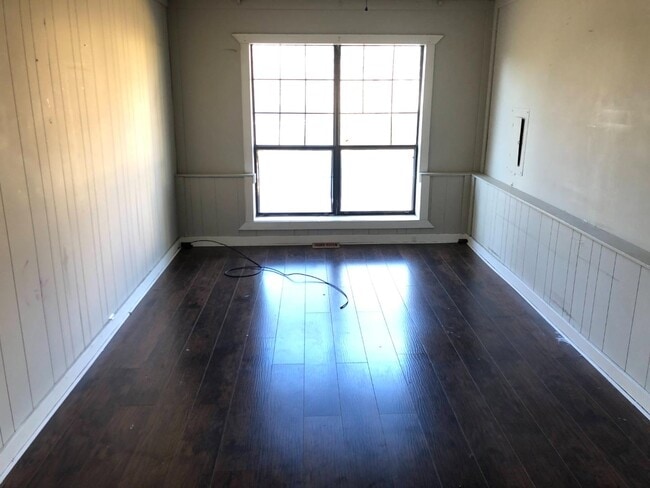 Photo - 908 Redstone Ln