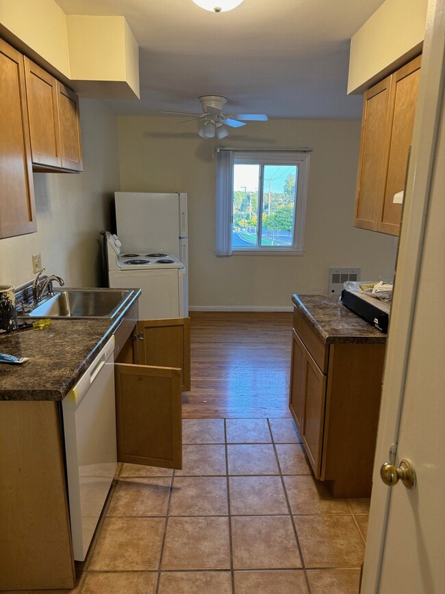 Photo - 1585 W Highland Pkwy Unit 205