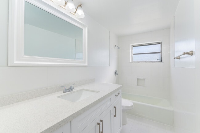 Photo - 555 S Luna Ct Hollywood, FL 33021