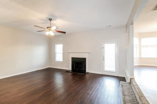 Photo - 670 Compton Ln