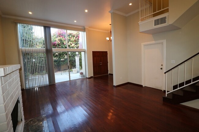 Photo - Townhome for Lease in Desirable Encino!