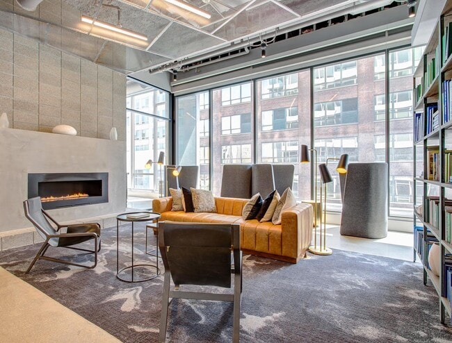 Photo - 733 S Wells St