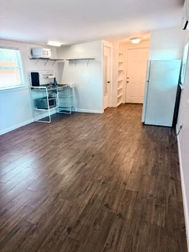 Photo - 1724 1/2 Delaware Ave - West Sacramento 95691