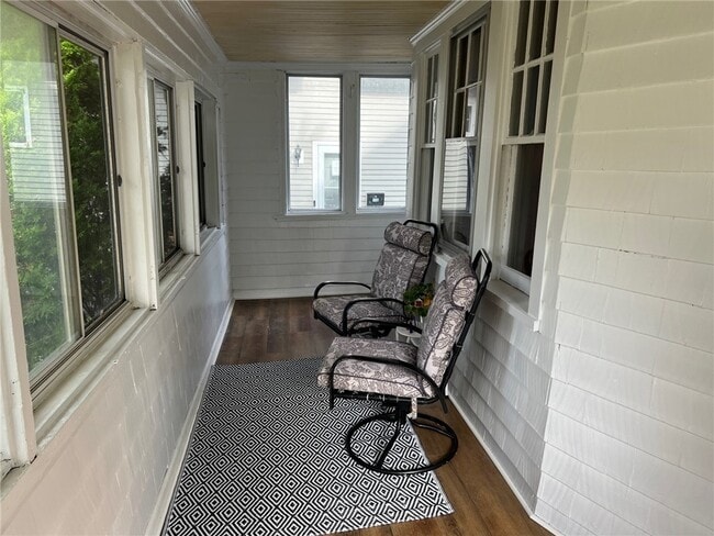 Photo - 710 Merchants Rd