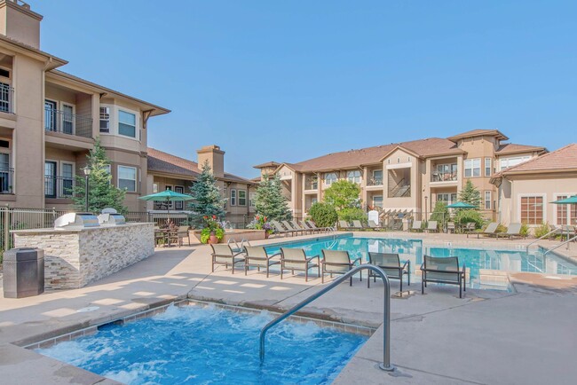 Beautiful Pool - Talon Hill Apartments