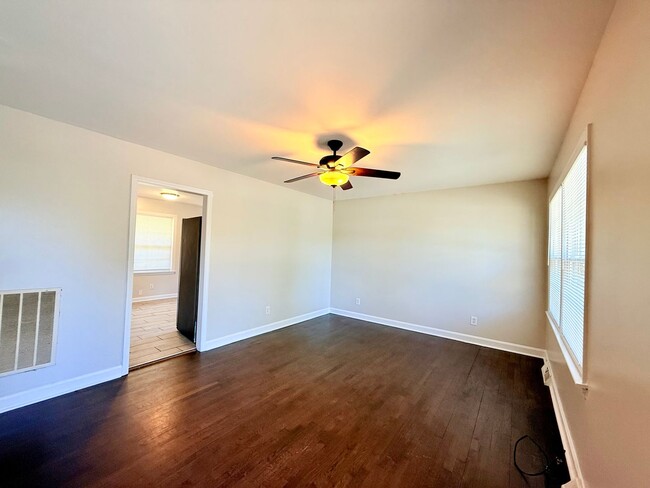 Photo - 4033 Fieldcrest Rd