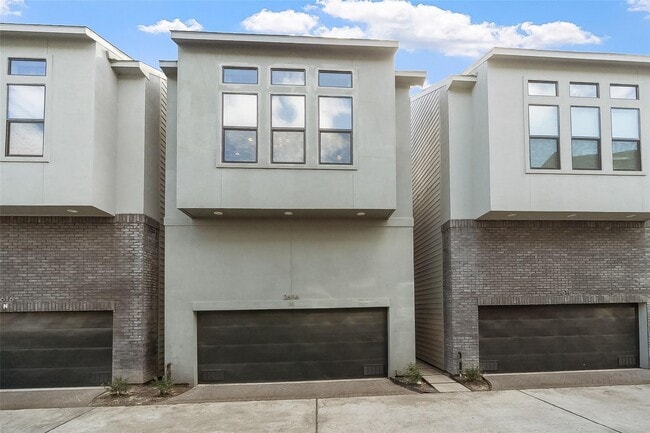 Photo - 2616 Riverside Dr