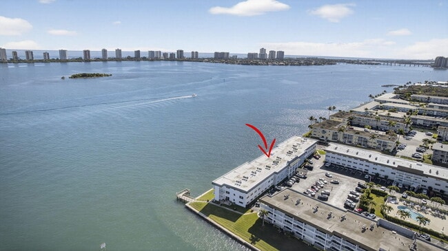 Building Photo - 100 Shore Ct Unit 307