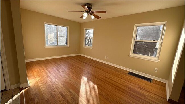 Photo - 827 Broadway Blvd