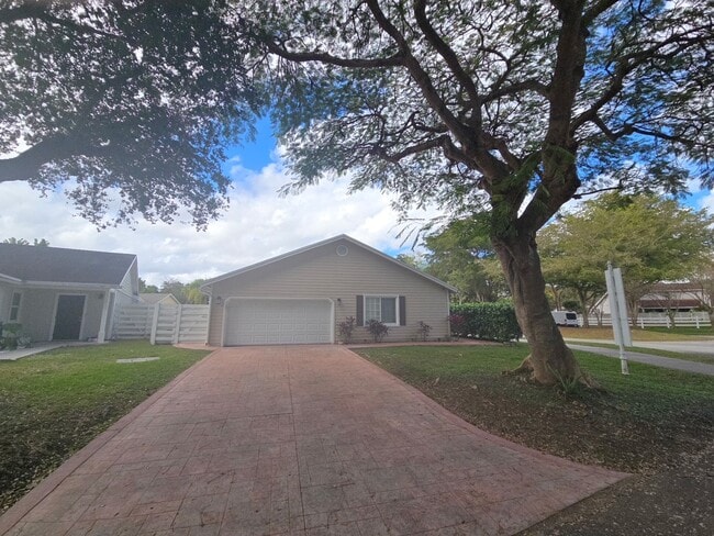 Building Photo - 14912 SW 143rd Ct