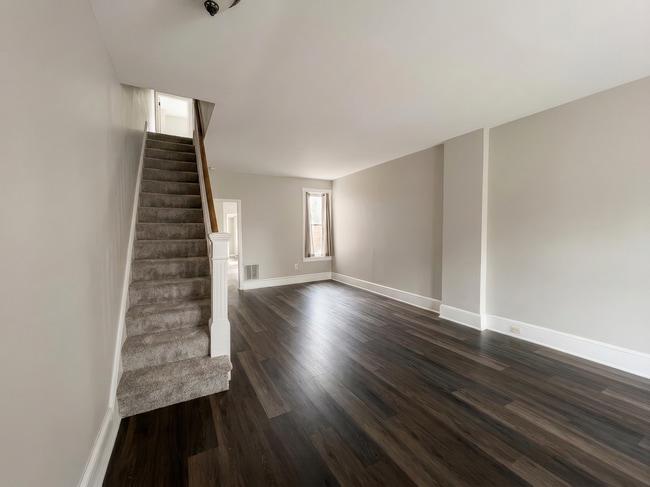 Sala de estar - 334 Oak St