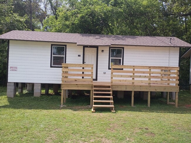 Building Photo - 326 W College St