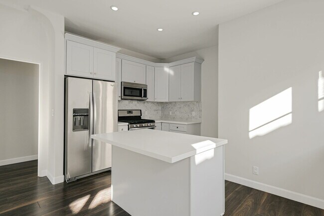 Photo - 410 N Genesee Ave