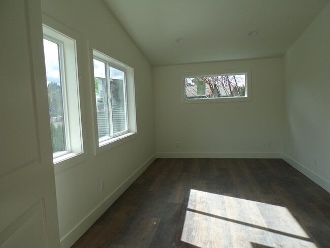 Photo - 1400 Dollar St