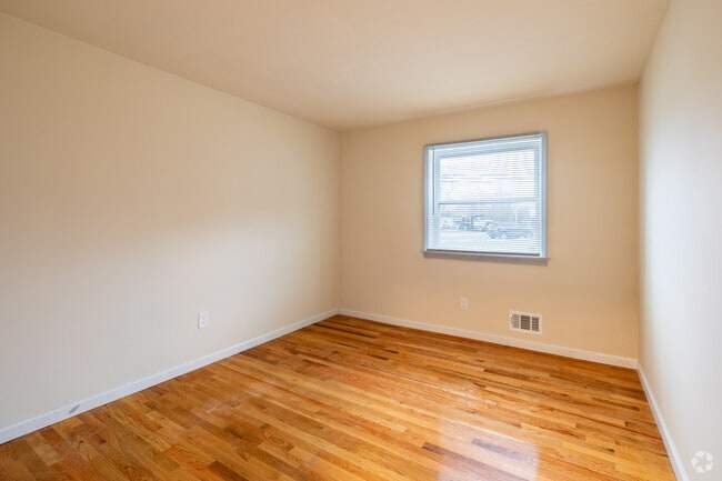 1BR, 1BA - 550SF - Bedroom