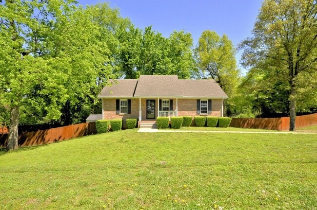 Building Photo - Sweet 3/2 with full basement and NO backyard Neighbors. Hurry