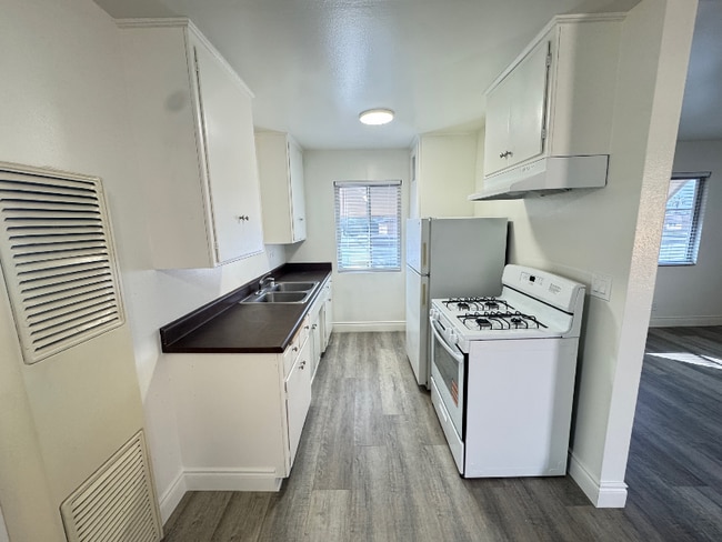 Photo - 1133 E Alosta Ave Unidad #12