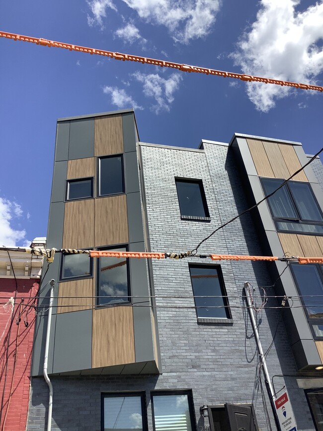 Photo - 2111 W Seybert St