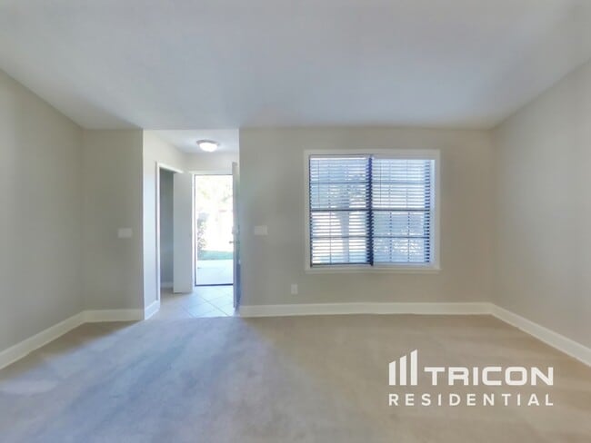 Photo - 2435 Burns Dr