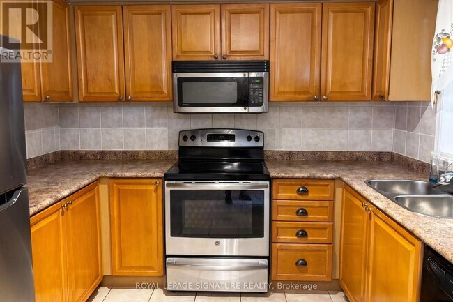 Photo - 27 Roadmaster Ln