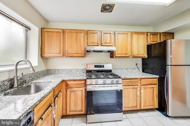 Building Photo - 10613 Montrose Ave Unit 4 Rental