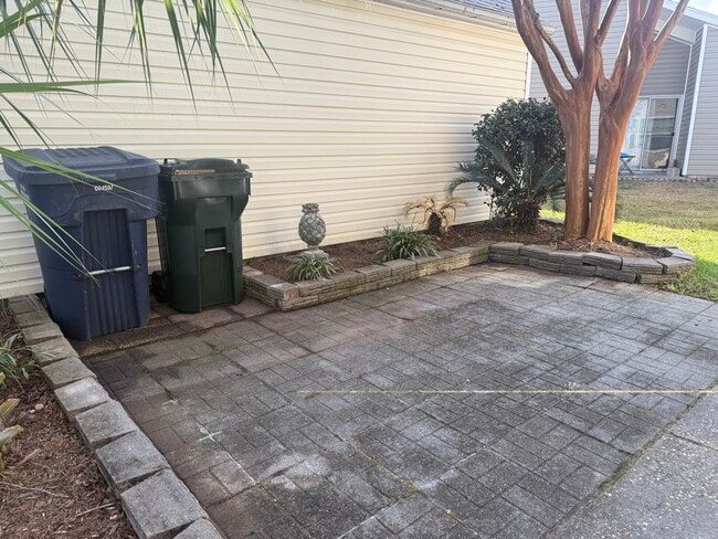 Photo - 203 Lyons Cove Dr