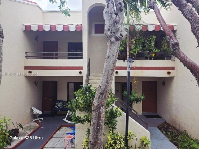 Building Photo - 20130 NE 3rd Ct Unit 6